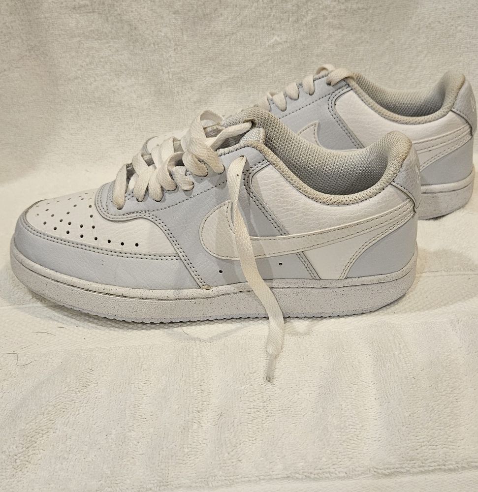 NIKE COURT VISION LOW SNEAKERS